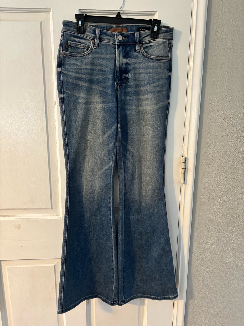 Judy Blue Women's Flare Blue Medium Wash Denim Jeans 5-Pocket Button 7/28 Long